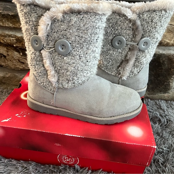 Size 9 Gray Boots By Sparkle - Picture 6 of 6